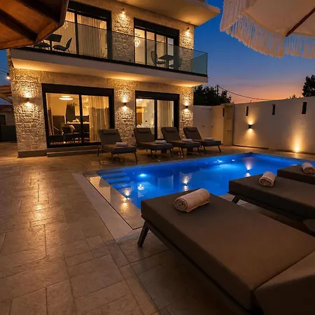 Amfi Luxury 4br With Private Pool By Mana Gers Vila *