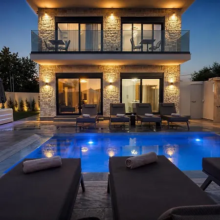 Amfi Luxury 4br With Private Pool By Mana Gers Vila *