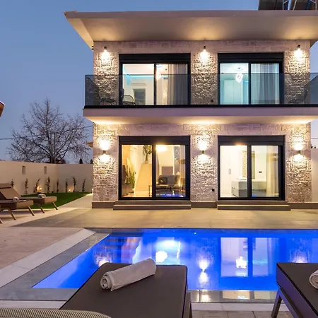 Amfi Luxury 4br With Private Pool By Mana Gers