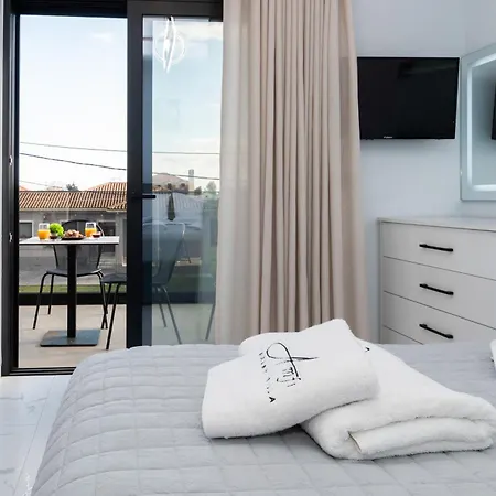 Amfi Luxury 4br With Private Pool By Mana Gers Sarakinádhon