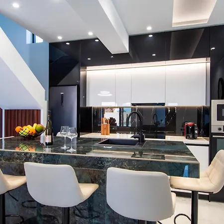 Amfi Luxury 4br With Private Pool By Mana Gers Sarakinádhon