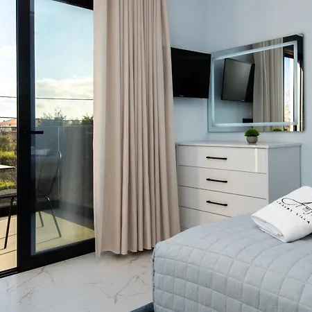 Amfi Luxury 4br With Private Pool By Mana Gers Sarakinádhon