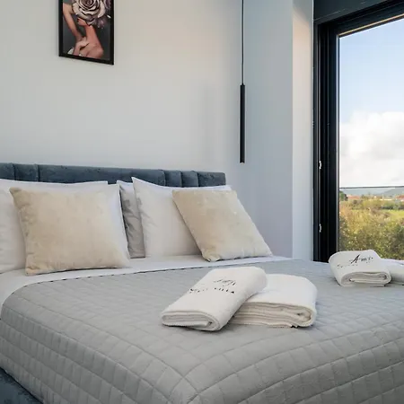 Villa Amfi Luxury 4br With Private Pool By Mana Gers