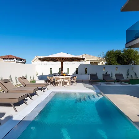Vila Amfi Luxury 4br With Private Pool By Mana Gers Sarakinádhon