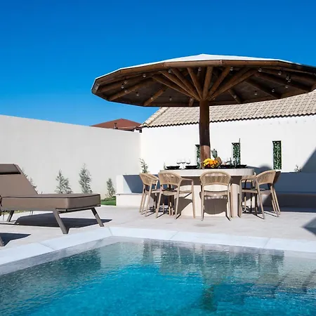 Amfi Luxury 4br With Private Pool By Mana Gers