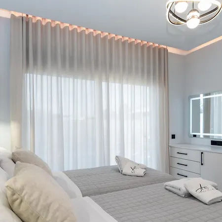 Villa Amfi Luxury 4br With Private Pool By Mana Gers *