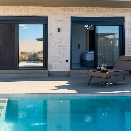Villa Amfi Luxury 4br With Private Pool By Mana Gers Sarakinádhon