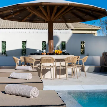 Vila Amfi Luxury 4br With Private Pool By Mana Gers Sarakinádhon
