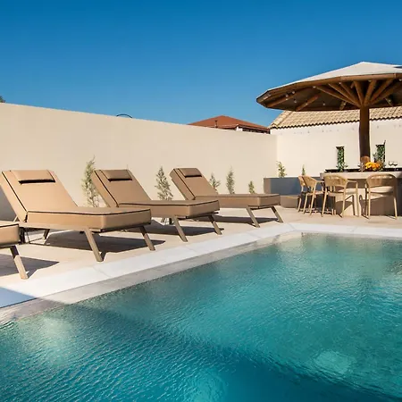 Villa Amfi Luxury 4br With Private Pool By Mana Gers