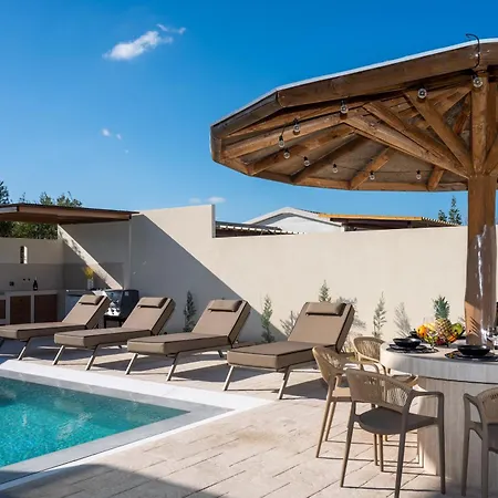 Amfi Luxury 4br With Private Pool By Mana Gers