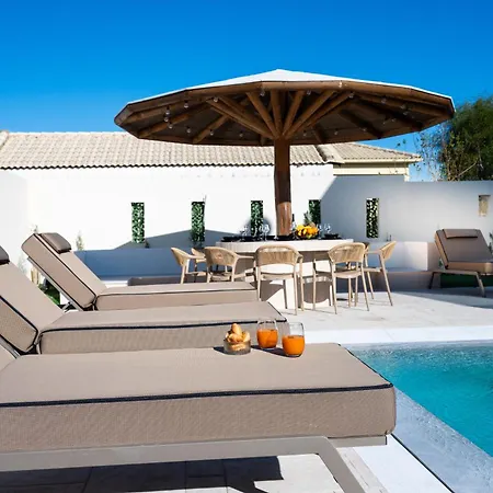 Amfi Luxury 4br With Private Pool By Mana Gers Vila