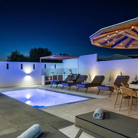 Amfi Luxury 4br With Private Pool By Mana Gers